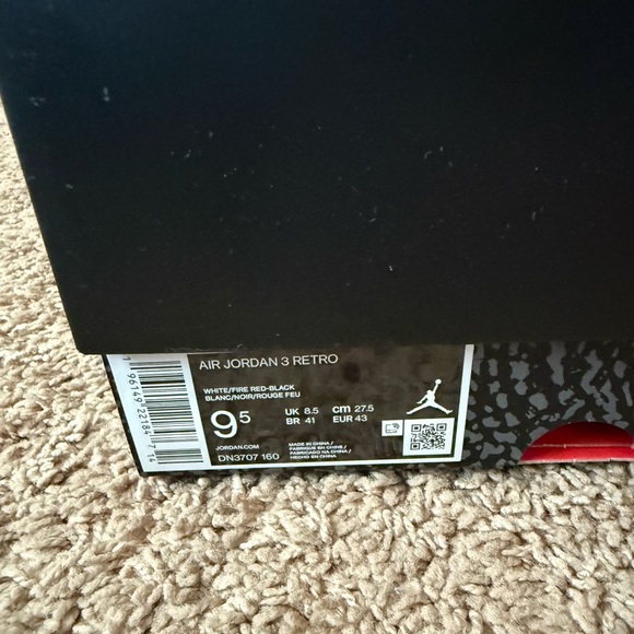 Air Jordan Fire Red 3 - Picture 4 of 6